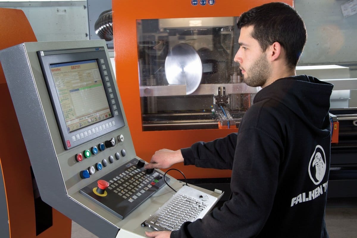 Maschinensteuerung in der Aluminiumfertigung
