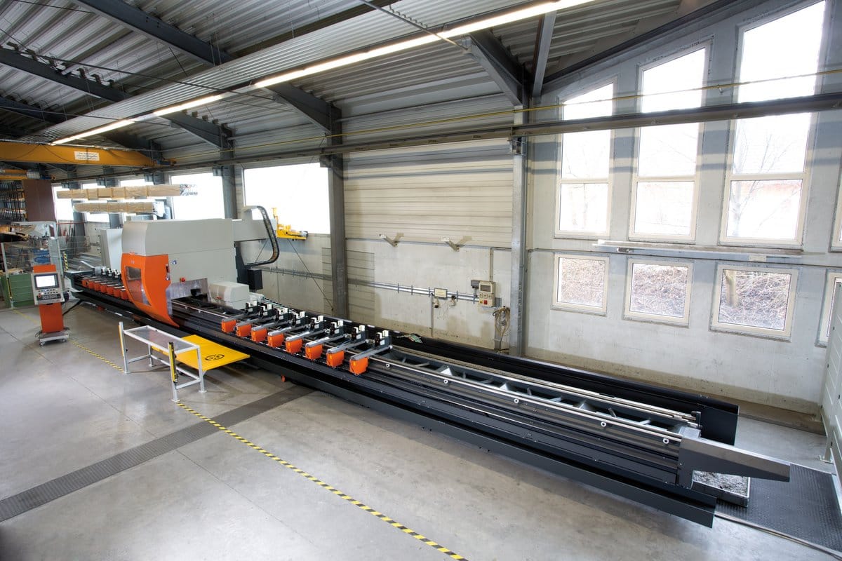 5-Achs-CNC-Bearbeitung eines Aluminiumprofils